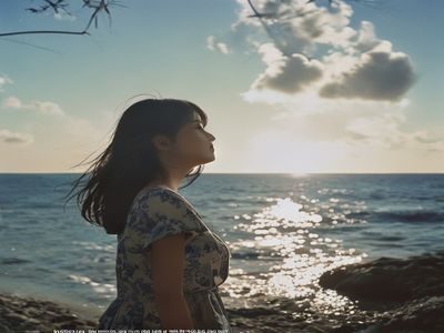 小野坂唯香主演短片夏の記憶剧照，夏日海边场景，艺人演技自然流露情感