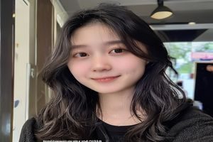 小野坂唯香社交媒体更新自拍照，日常生活风格清新，粉丝评论互动热烈